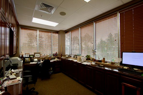 Class A Office/Medical : 2 Southern Point Pkwy, Hattiesburg, MS 39401